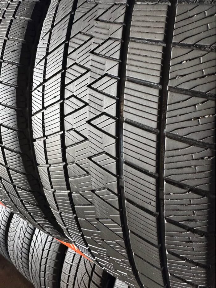 Gripmax Stature M/S 235/45R20 100V - Image 3