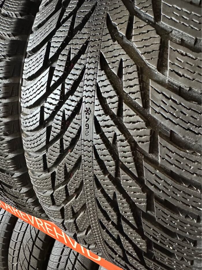 Nokian Hakkapeliitta R3 255/35R20 97T - Image 2