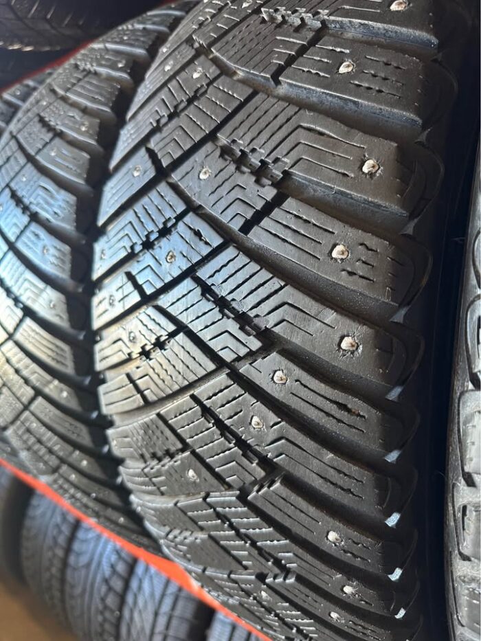 Goodyear UltraGrip IceArctic 235/55R18 104T - Image 3