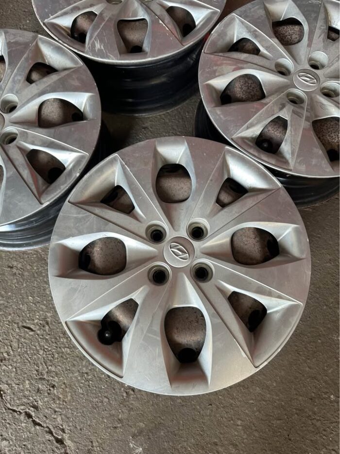 Hyundai plekkvelg 15” 4x100 koos ikukilbiga - Image 2