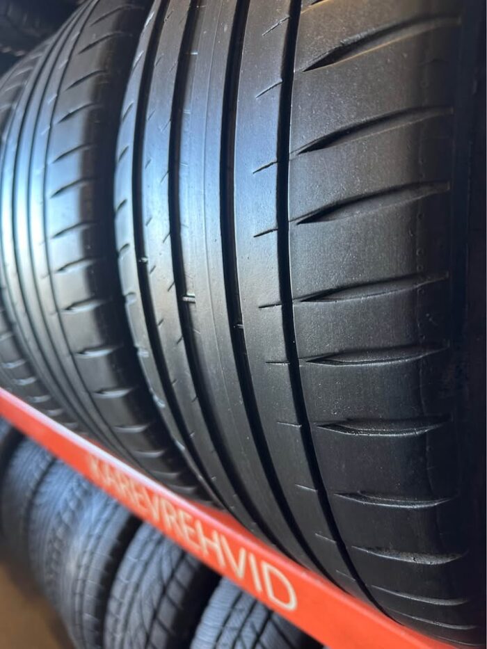 Michelin PilotSport 4 245/45R19 102Y - Image 3