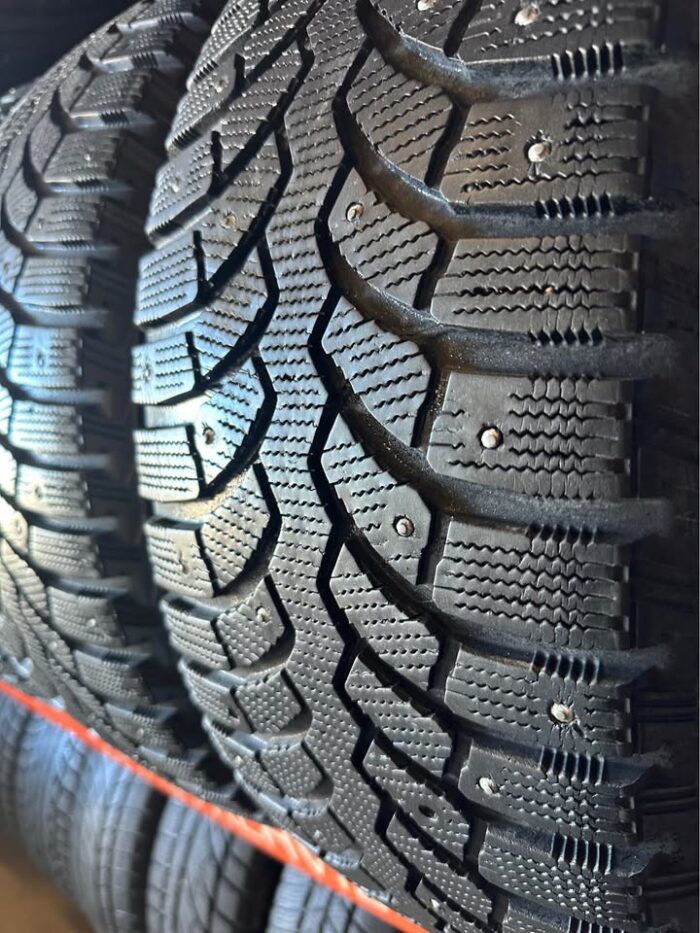 Bridgestone Blizzak Spike 01 235/55R18 104T - Image 3