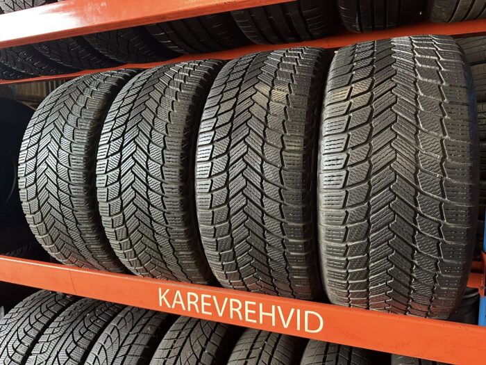 Michelin X-Ice Snow 245/40R20 99H - Image 1