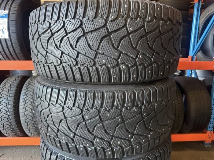 Pirelli IceZero 275/40R20 106T RunFlat - Image 1