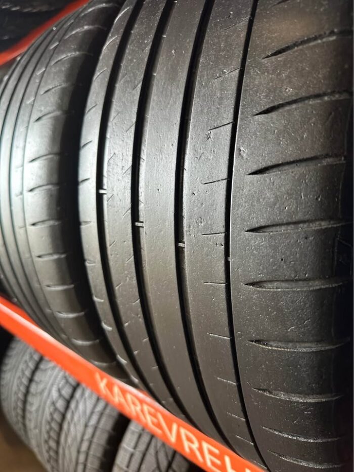 Michelin PilotSport 4S 245/35R20 95Y - Image 3