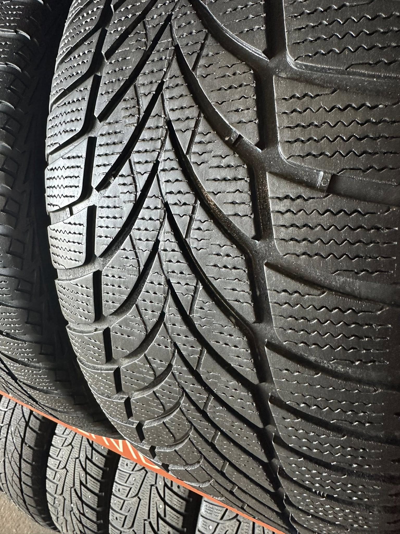 6 Goodyear UltraGrip Ice 2 245/50R18 104T - Image 3