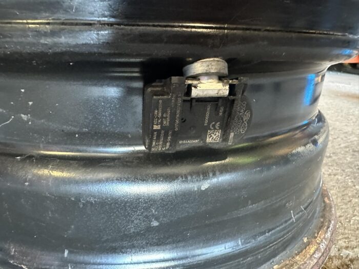 Hyundai plekkvelg 6x15” - Image 3