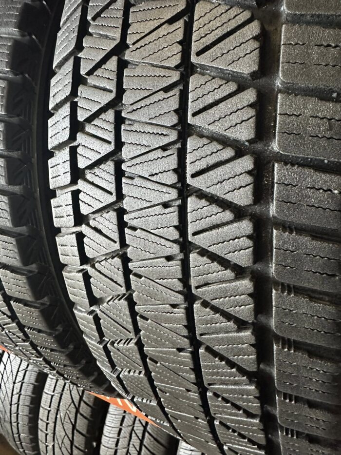 Bridgestone Blizzak DM-V3 225/60R18 100S - Image 3