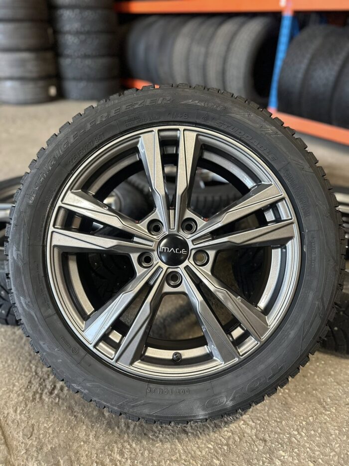 Uus velg Image  17” 5x112 Toyo naast 225/50R17 - Image 1