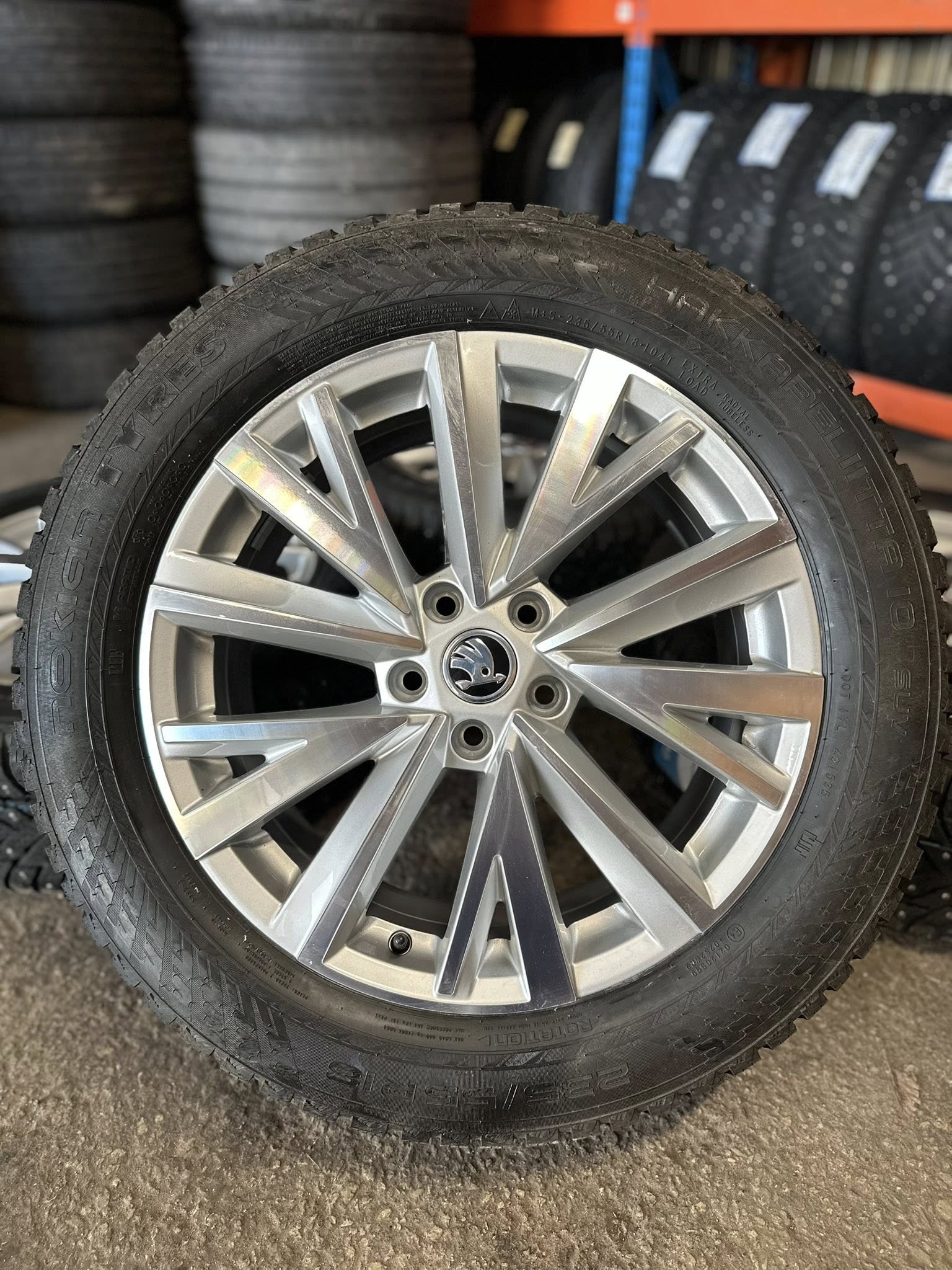 10 Uus Skoda orig velg 18” + Nokian naastud - Image 1
