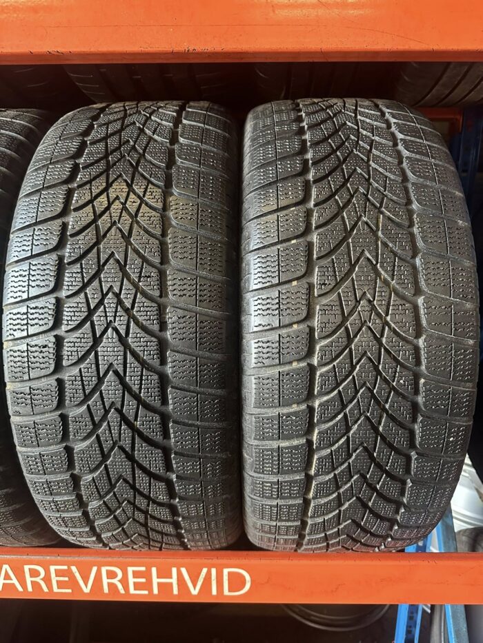 Dunlop SP WinterSport 4D 265/45R20 104V - Image 1
