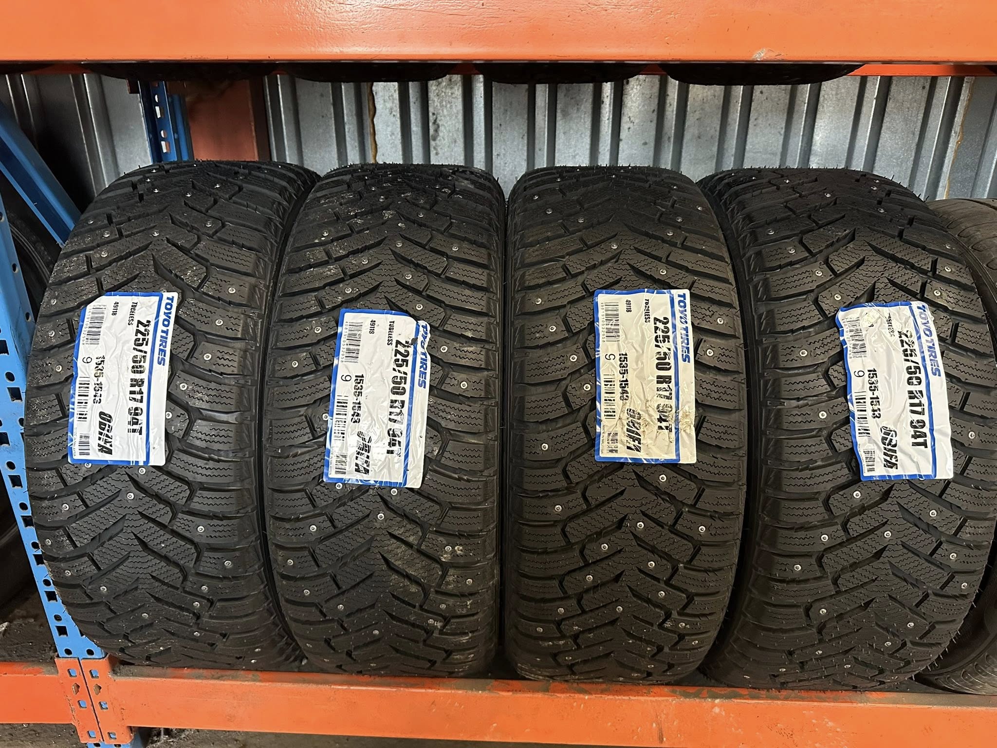 4 Uus velg Image  17” 5x112 Toyo naast 225/50R17 - Image 4