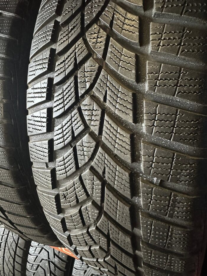 Goodyear UltraGrip Performance 195/55R20 95H - Image 3