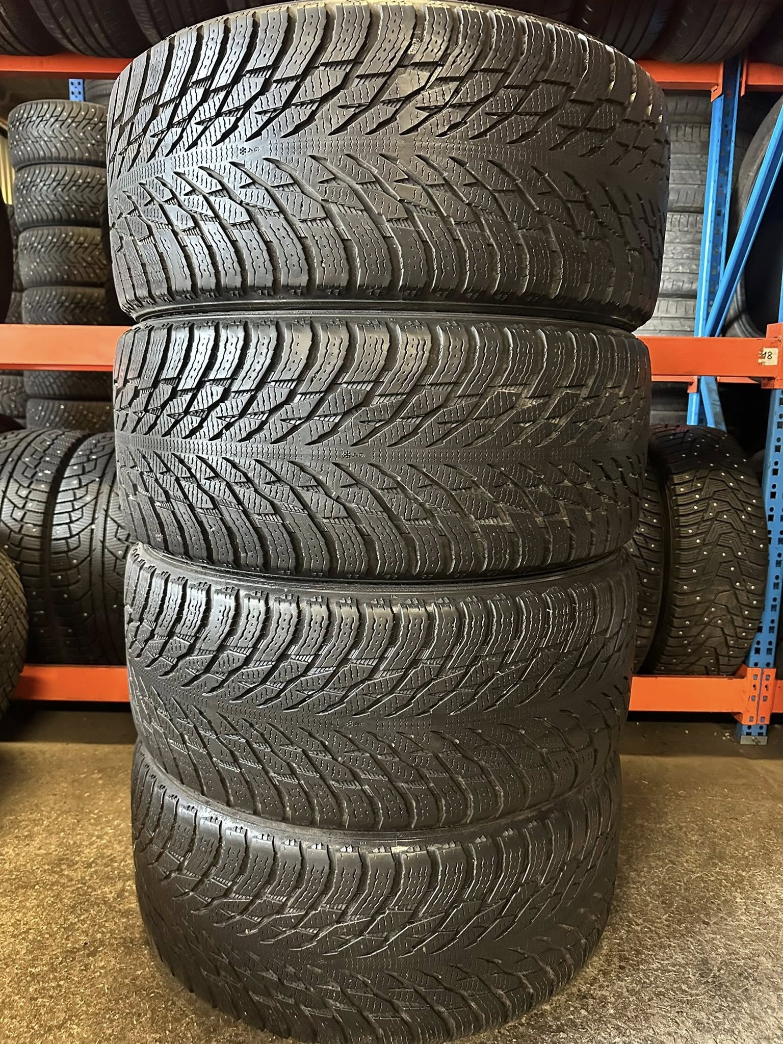 7 Nokian Hakkapeliitta R3 SUV 285/40R21 109T - Image 1