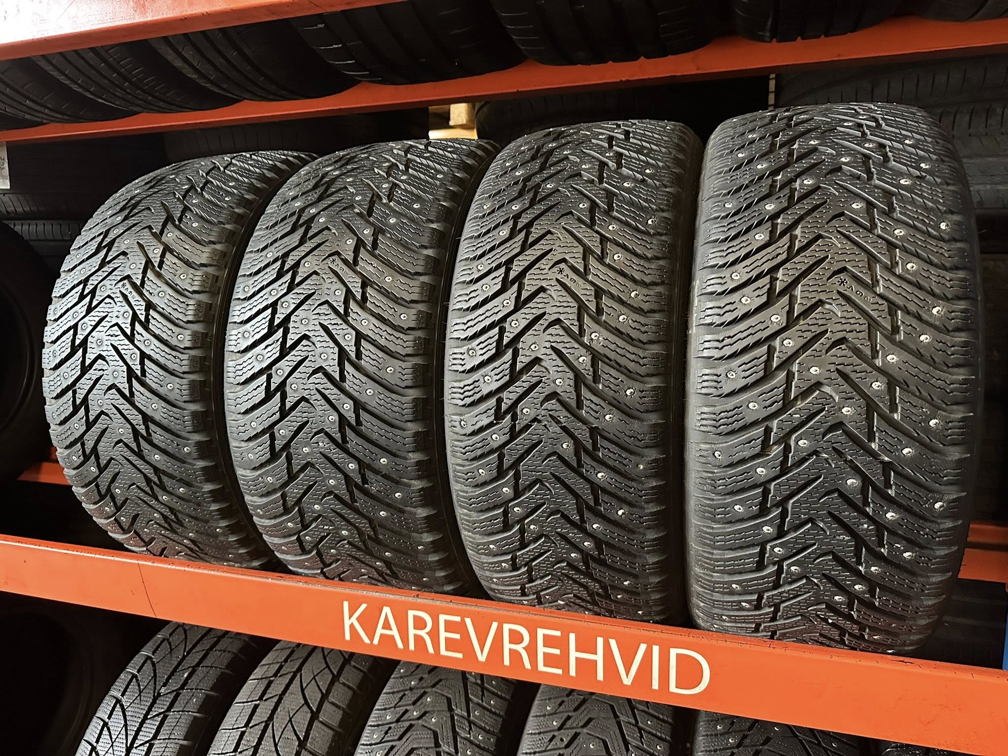 7 Nokian Hakkapeliitta 8 225/40R19 93T ja 255/35R19 96H - Image 1