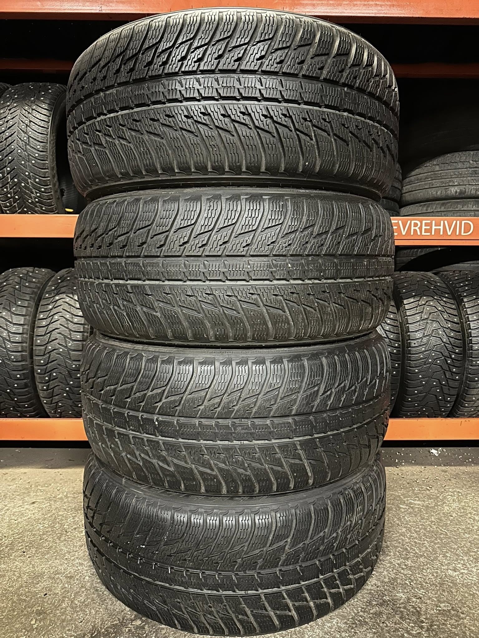 33 Nokian WR SUV 3 275/50R20 109H - Image 1