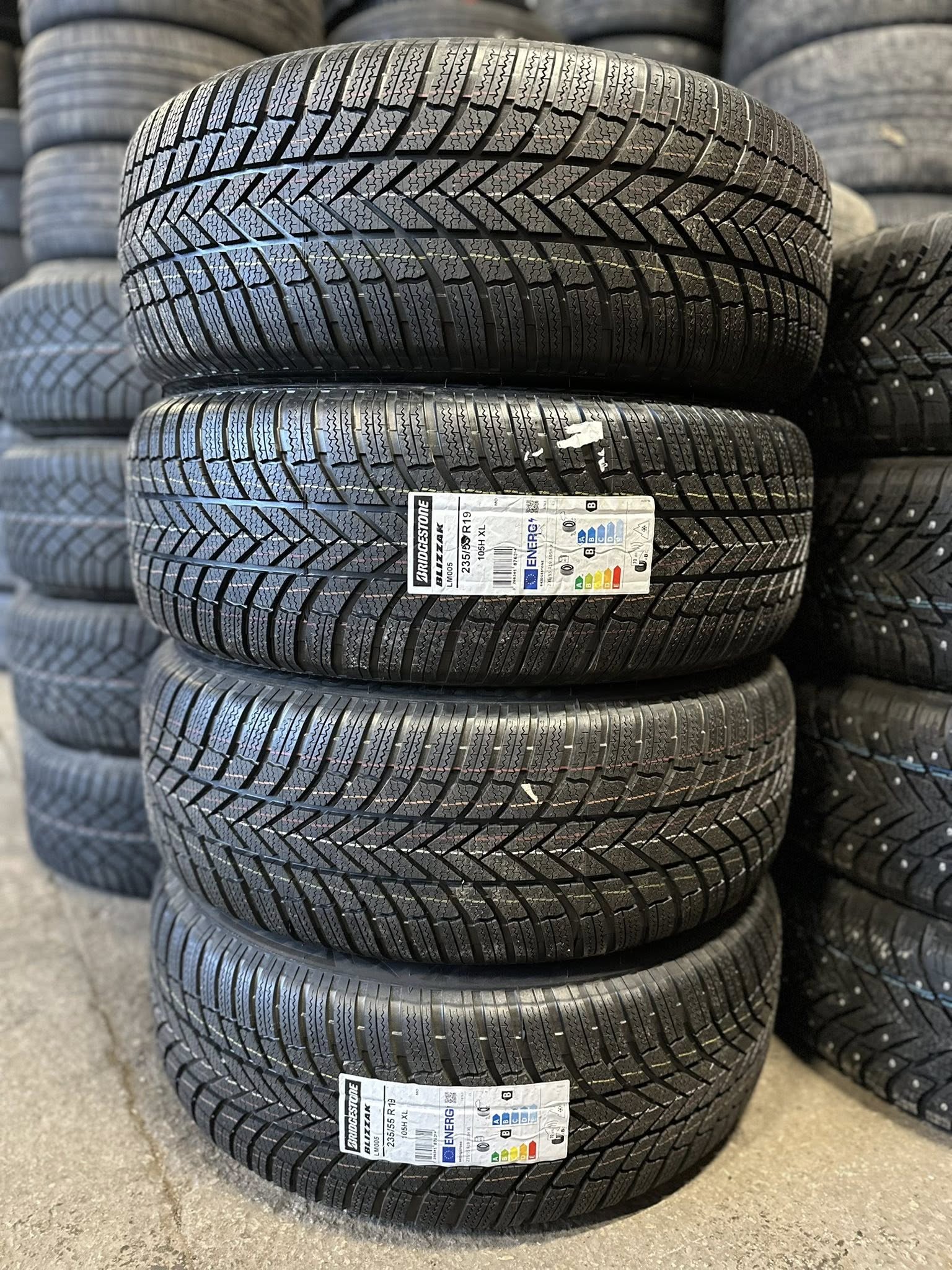 13 Bridgestone Blizzak LM005 235/55R19 105H - Image 1