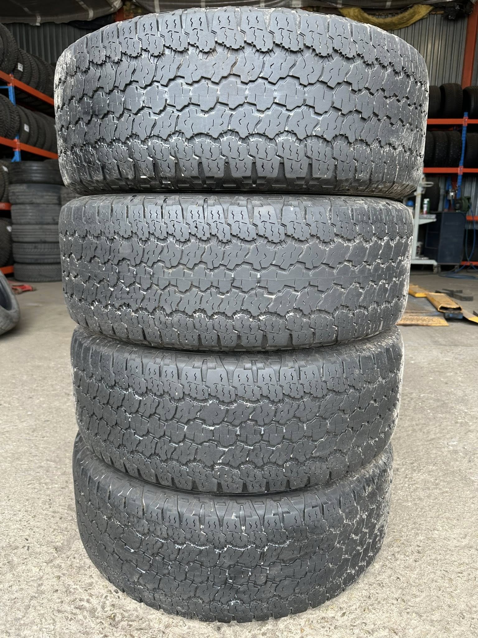 30 Goodyear Wrangler 265/65R17 112T - Image 1