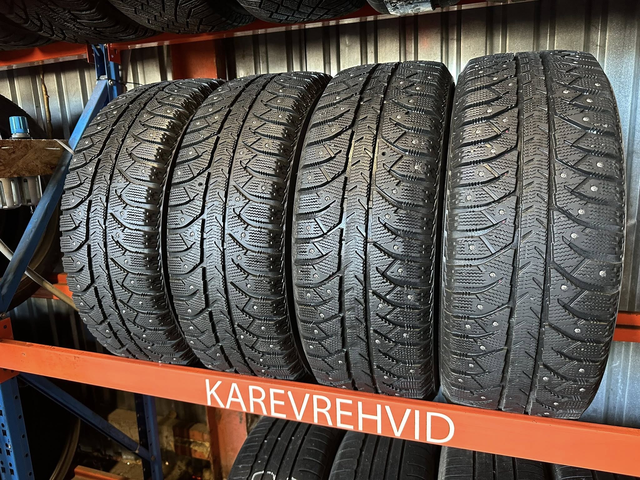 40 Bridgestone Ice Cruiser 205/60R16 92T - Image 1