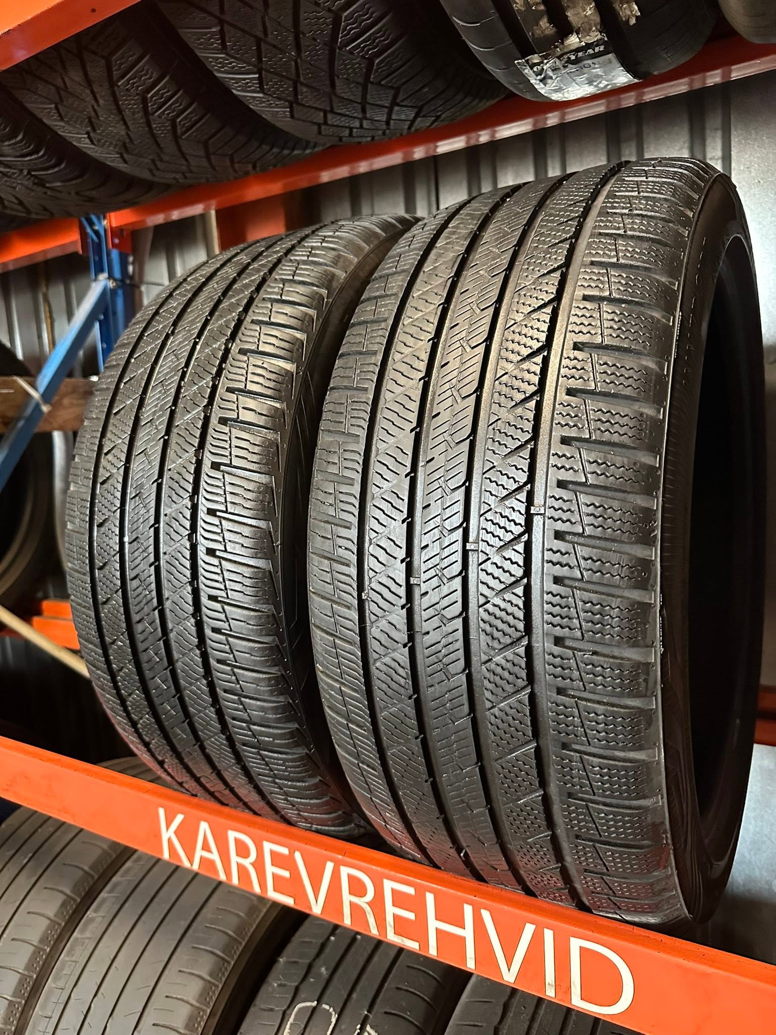 1 Vredestein Quatrac Pro 235/40R18 95Y - Image 1