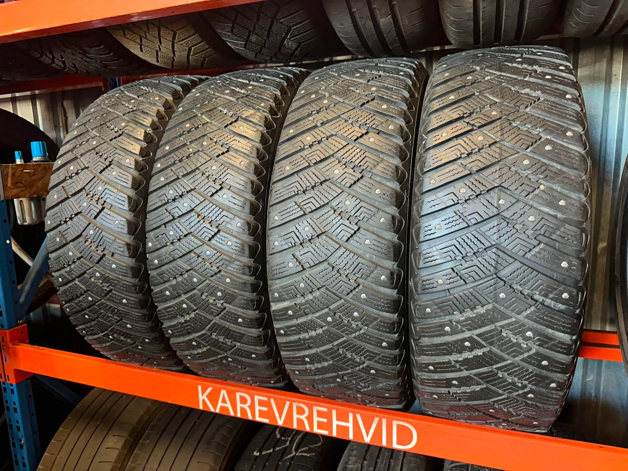 7 Goodyear UltraGrip IceArctic SUV 225/60R18 104T - Pilt 1