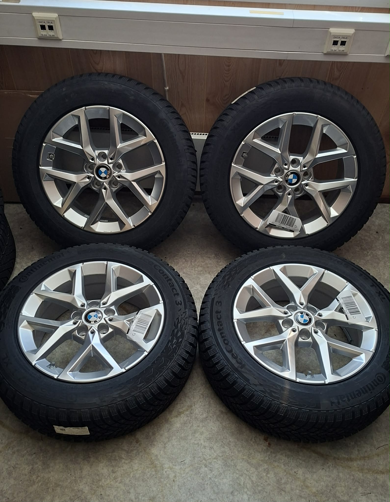 1 Bmw orig. 17" + Continental naast - Pilt 1