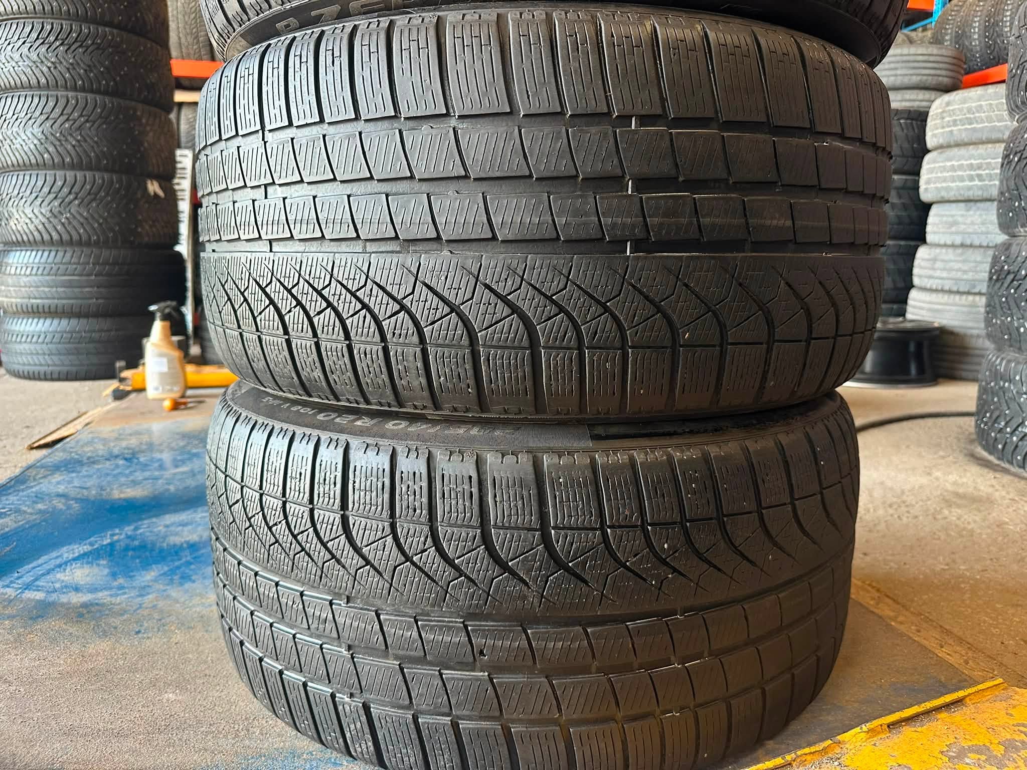 17 Pirelli P Zero Winter 285/40R20 108Y - Image 1