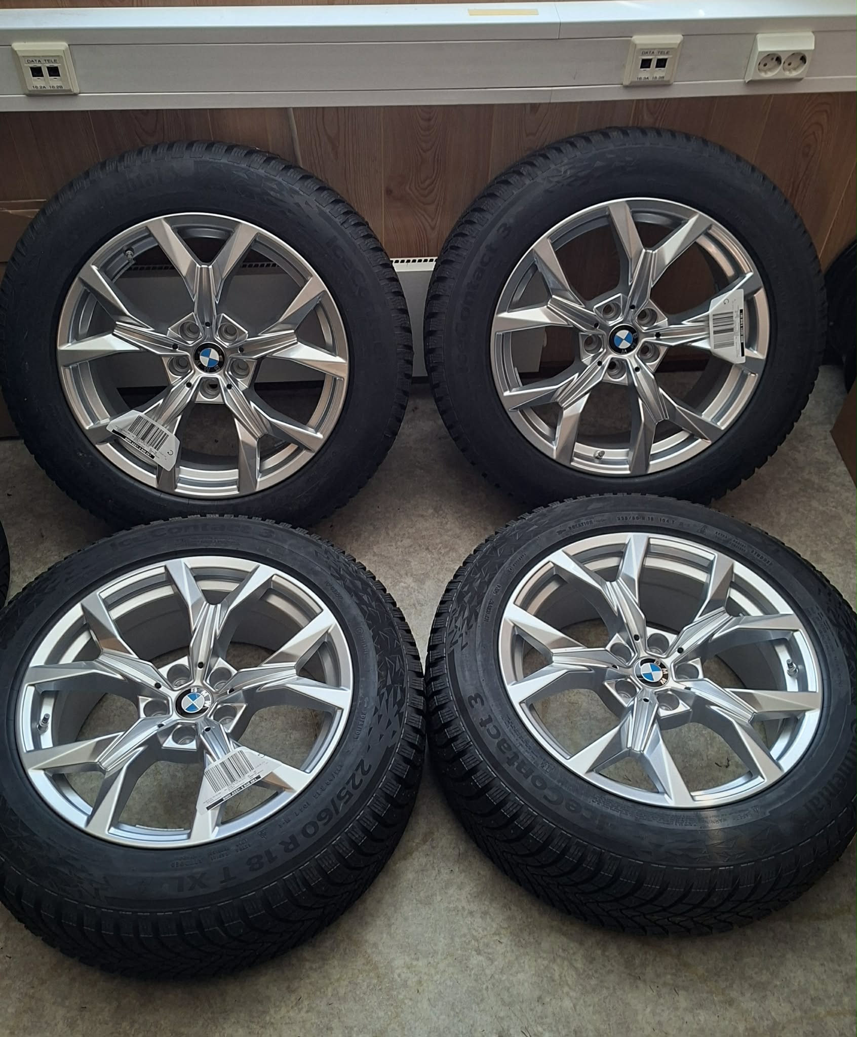 2 Bmw X3 orig velg + Continental naast - Pilt 1