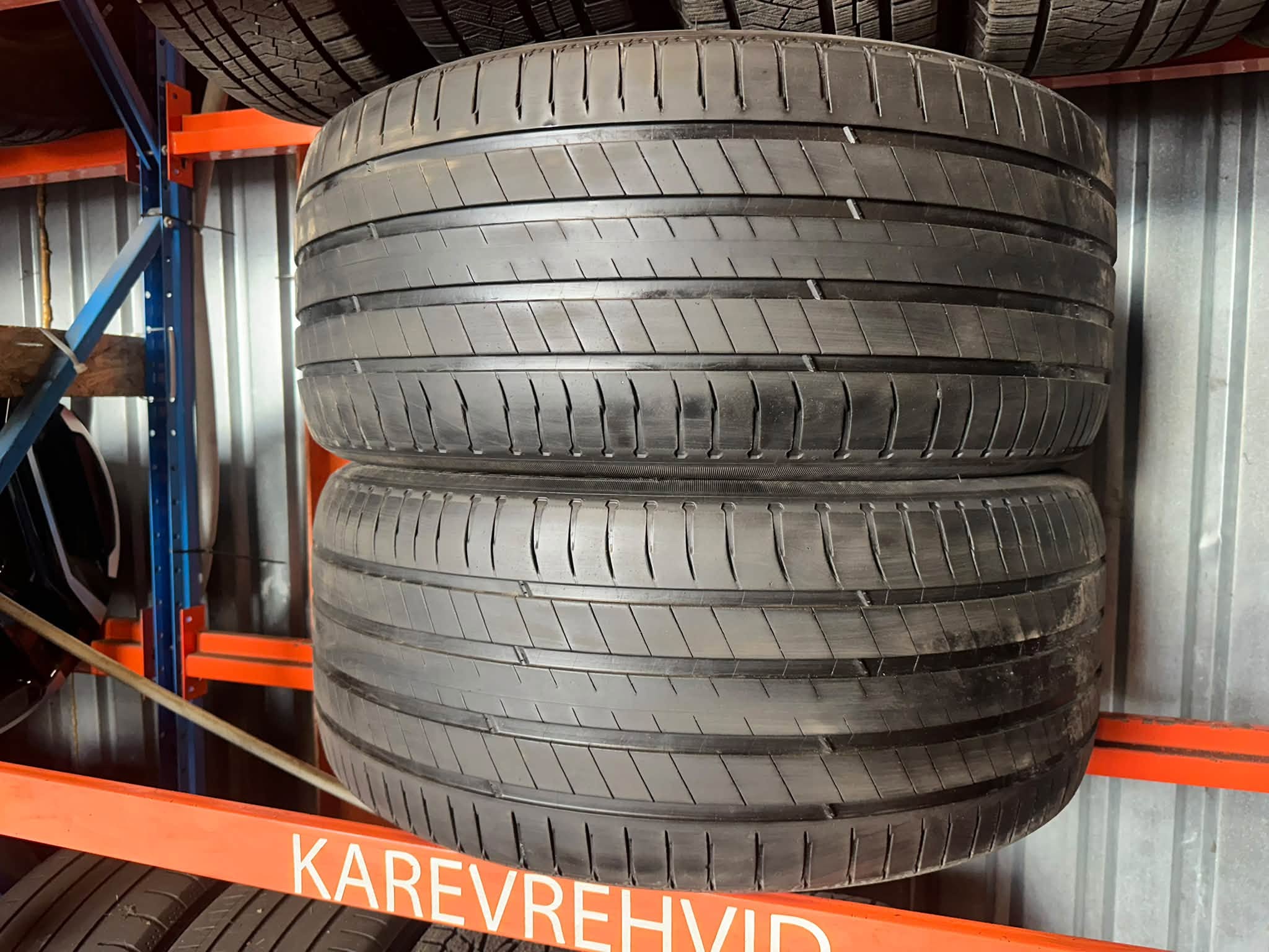 1 Michelin Latitude Sport 3 275/45R21 107Y - Image 1
