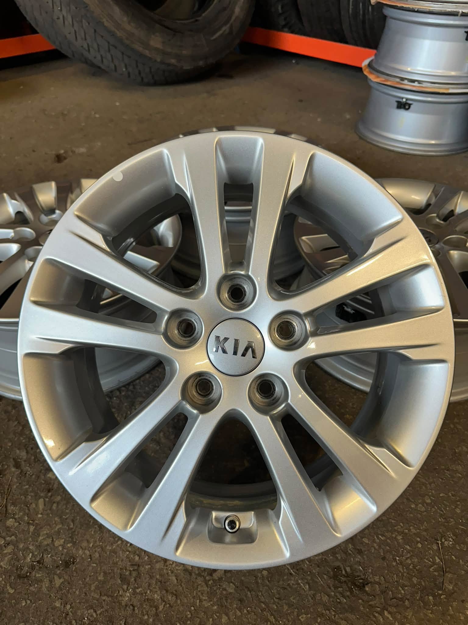 1 Kia, оригинальные 16-дюймовые, 5x114,3 — изображение 1