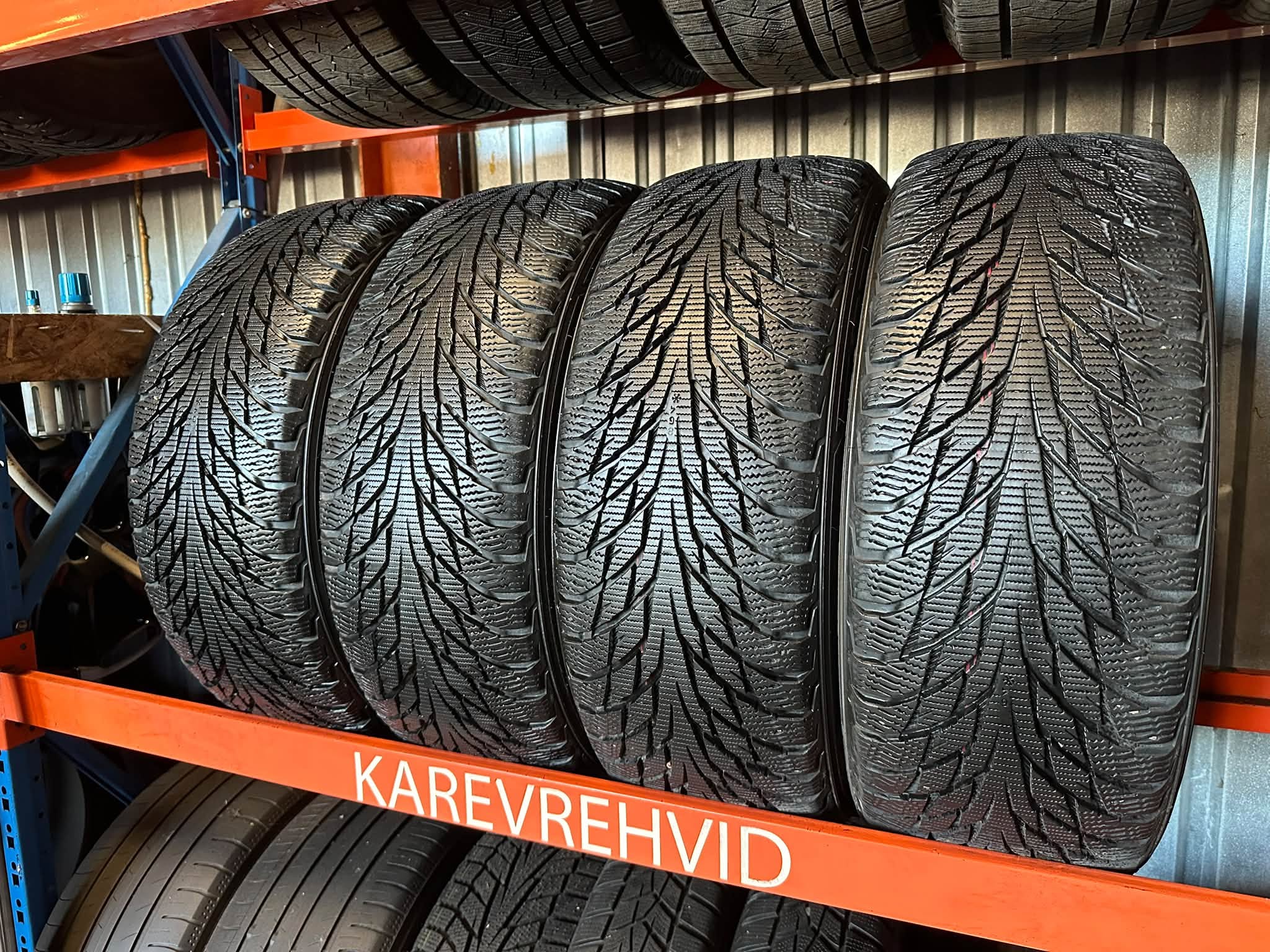 18 Nokian Hakkapeliitta R2 215/55R17 98R - Pilt 1