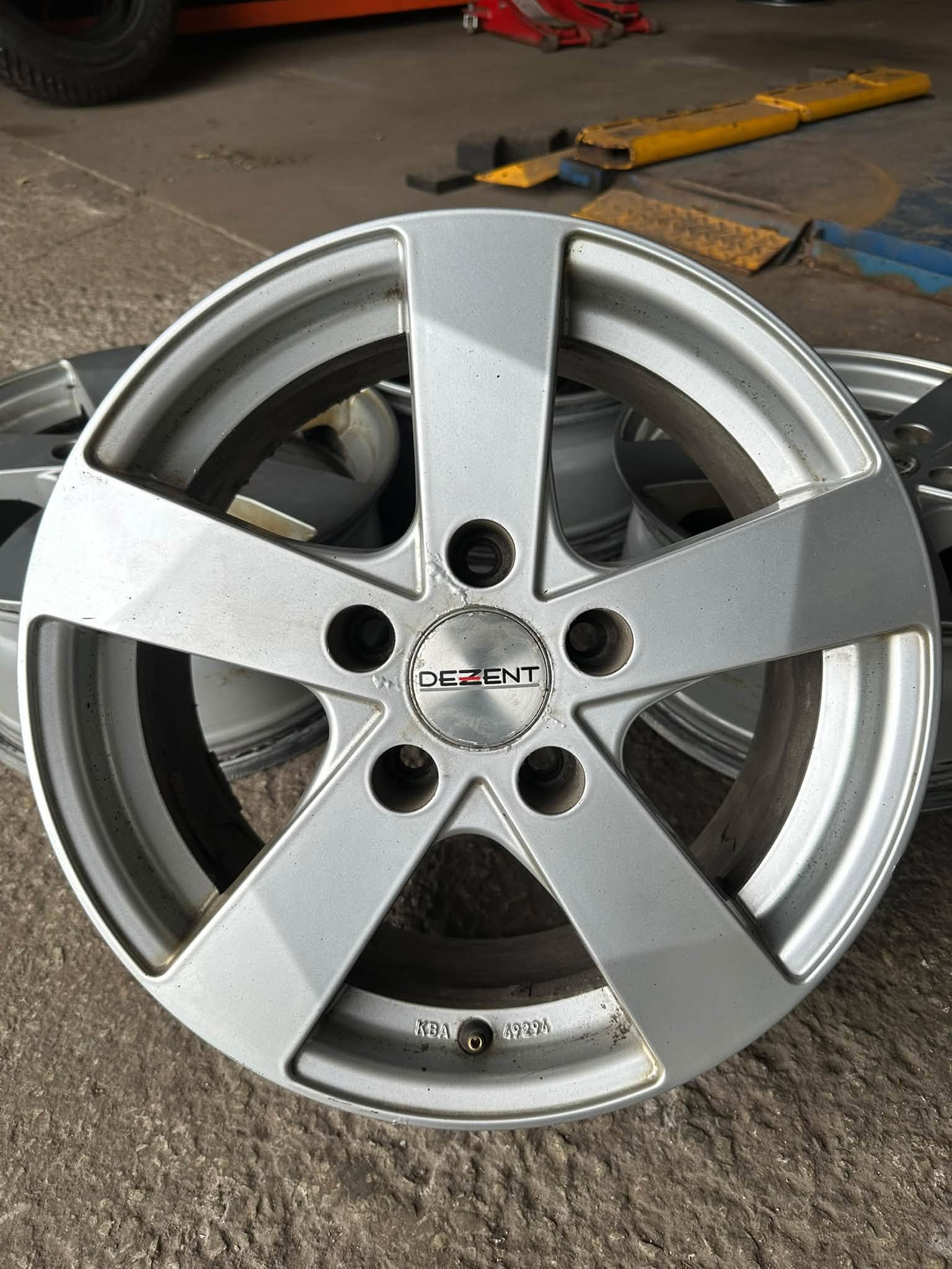 1 Dezent 16” 5x120 - Image 1