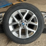 Bmw X1 X2 orig 17” ja Continentali naast.