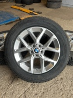 Bmw X1 X2 orig 17” ja Continentali naast.