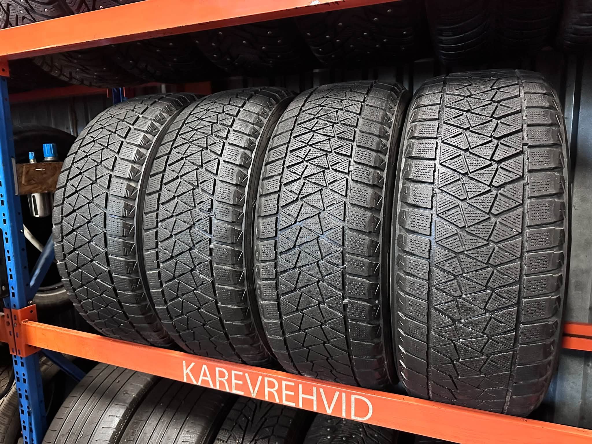 7 Bridgestone Blizzak 235/55R18 100T - Pilt 1